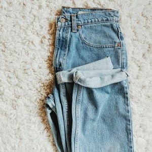Vintage Levi’s 505 High-Waisted Straight Leg Jeans – Zip Fly, Classic Fit (31x30
